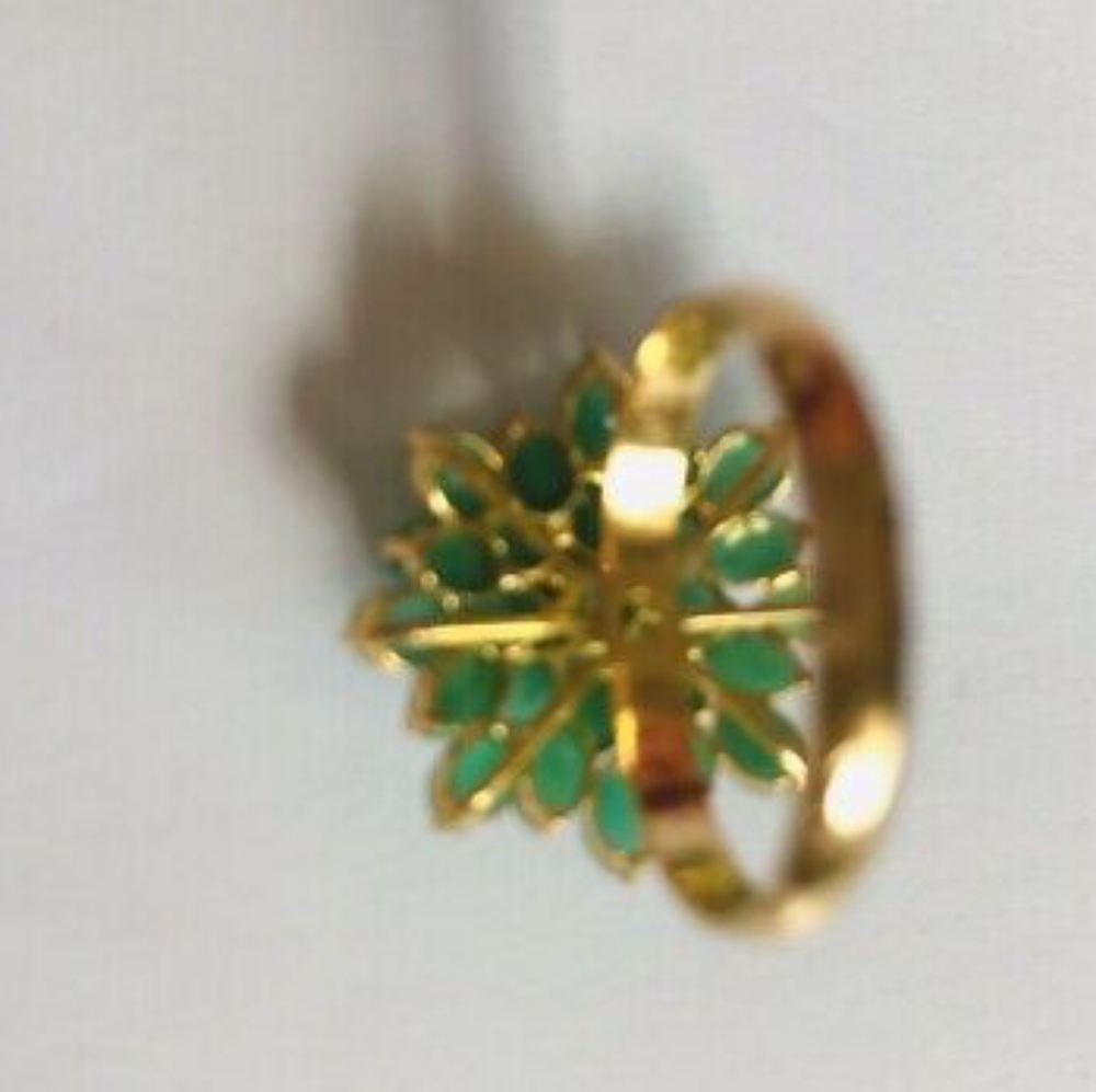 Beautiful 14KT Emerald Ring - Picture 4 of 7